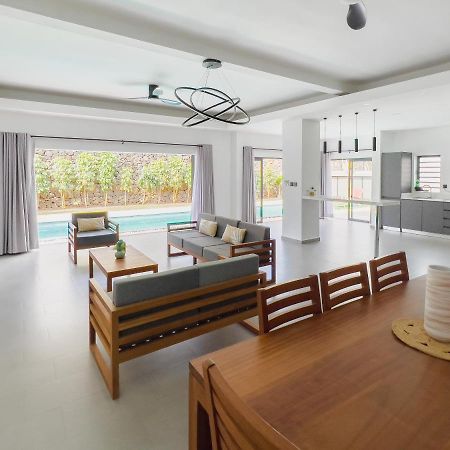 Spacious 4 Bedrooms Villa With Infinity Pool Гранд-Бэй Экстерьер фото